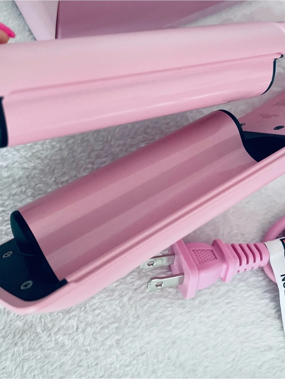 Pink Ceramic Straightening Brush - Sleek Pink Finish